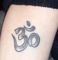 Energetische Ausrichtung deines Tattoos (Beispiel Symbol Om)